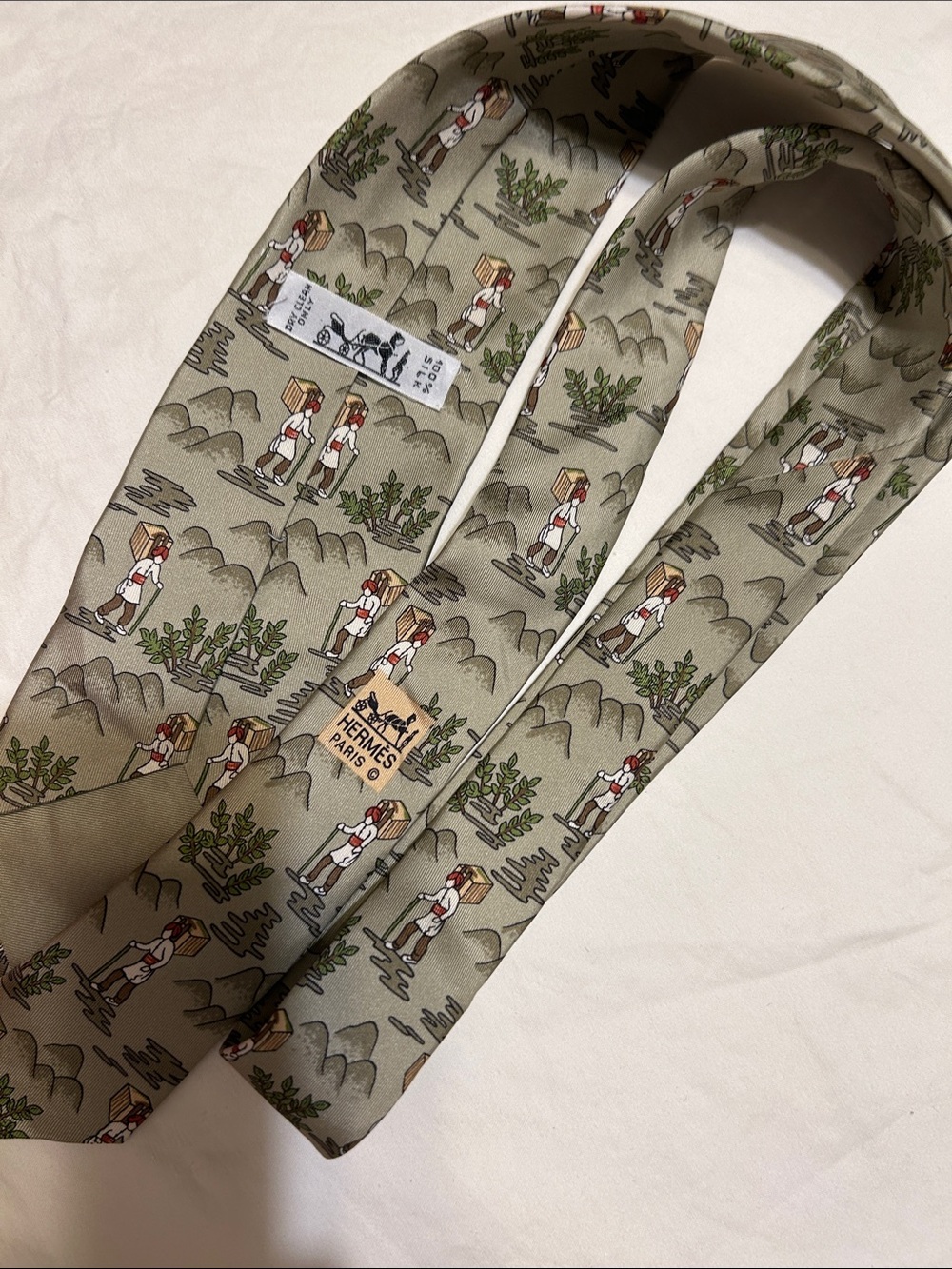 Hermes Beige Scenic Print Silk Tie with Green and Brown Accents - Picture 6 of 8